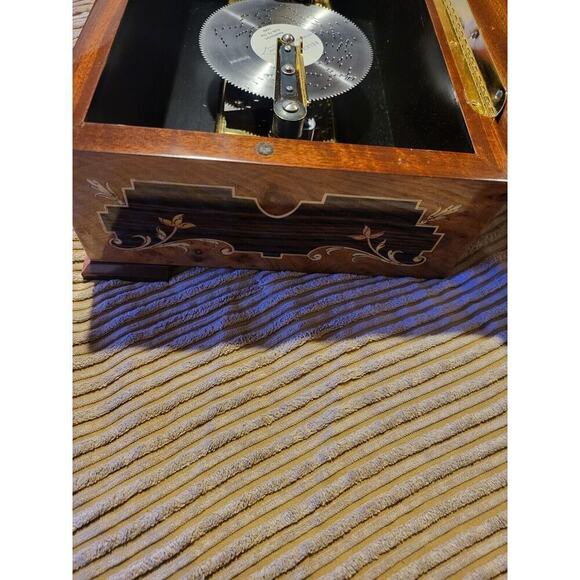 Reuge Music Upright 4-1/2" Disc Music Box With One Disc- Missing Foot - Picture 5 of 9